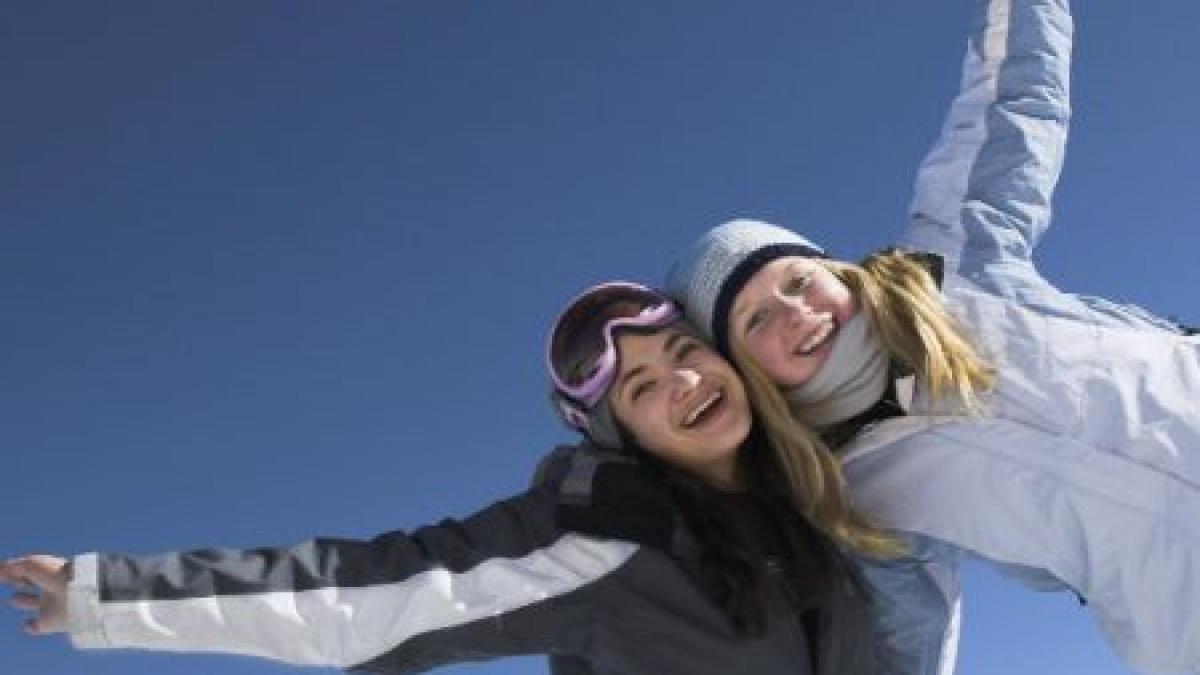 vesti bune pentru romanii care vor sa si petreaca sarbatorile la munte afla cat de mult au scazut