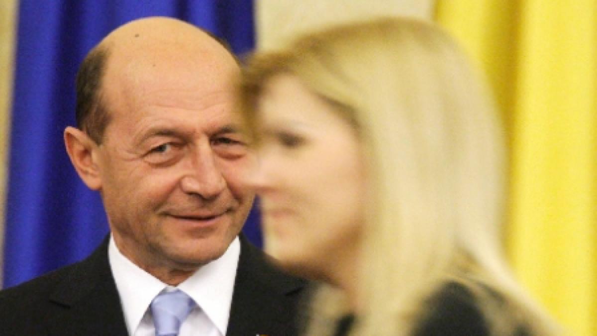 traian basescu admiratorul elenei udrea este unul dintre cele mai bune produse ale politicii din