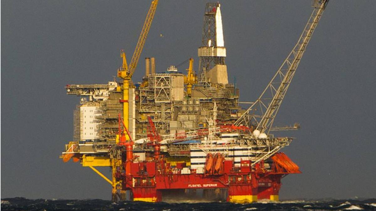 330 de persoane au fost evacuate de pe o platforma din marea nordului