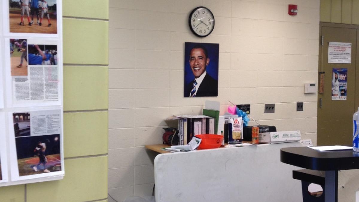 Portretul lui Obama prezent într-un centru de votare din capitala Statelor Unite