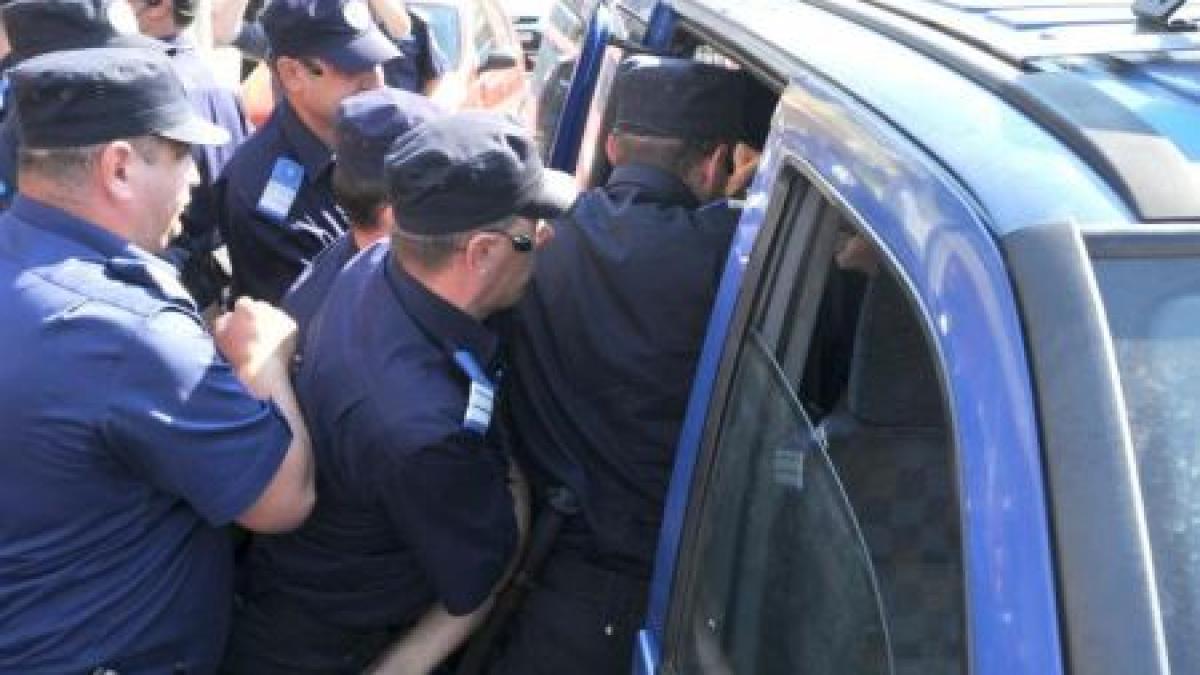 violente la protestul agricultorilor din fata guvernului protestatarii s au luat la bataie cu