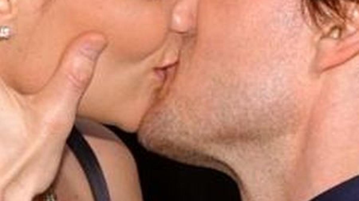 divortul anului se transforma in impacarea anului renunta la religie in favoarea familiei sale