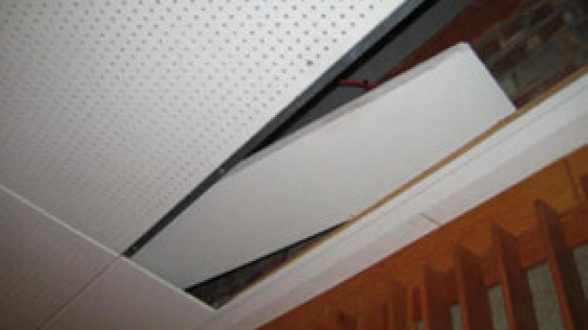 mai ceva ca n filme hotii isi faceau cumparaturile prin tavan