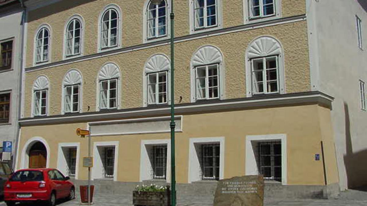 un deputat rus vrea sa cumpere si sa distruga casa in care s a nascut adolf hitler