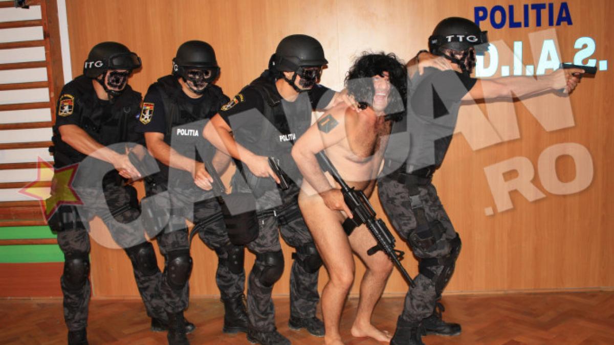 seful trupelor dias constanta fotografiat in ipostaze jenante