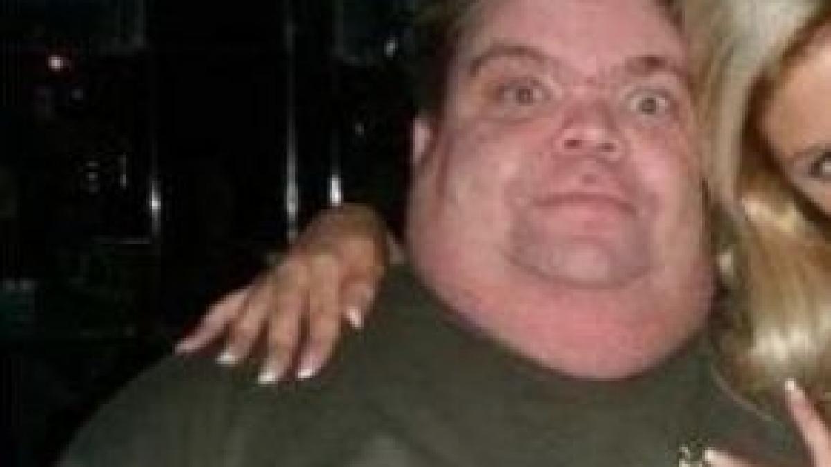 a castigat 180 de milioane de dolari la loterie iar peste noapte s a trezit ca e iubit de o bomba