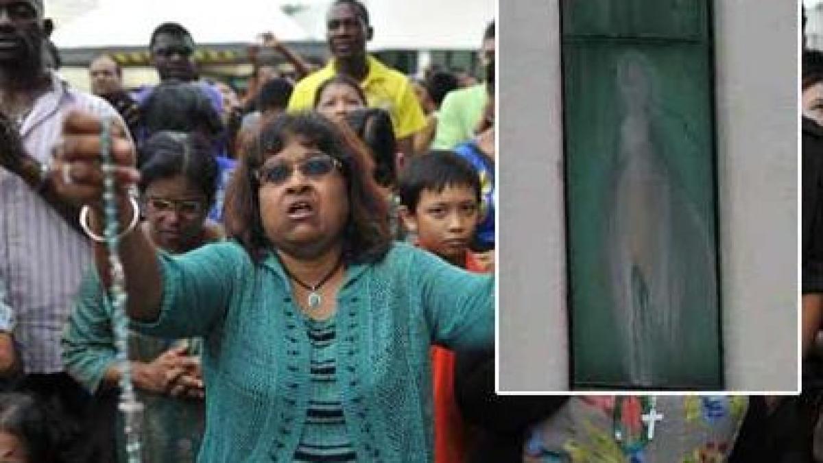 imaginea fecioarei maria a aparut pe un spital din malaiezia sute de credinciosi au venit in