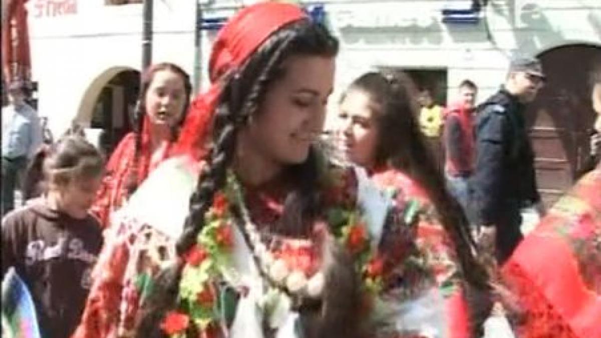 barculica cea mai noua inventie a rromilor sa mai zica cineva ca nu au imaginatie