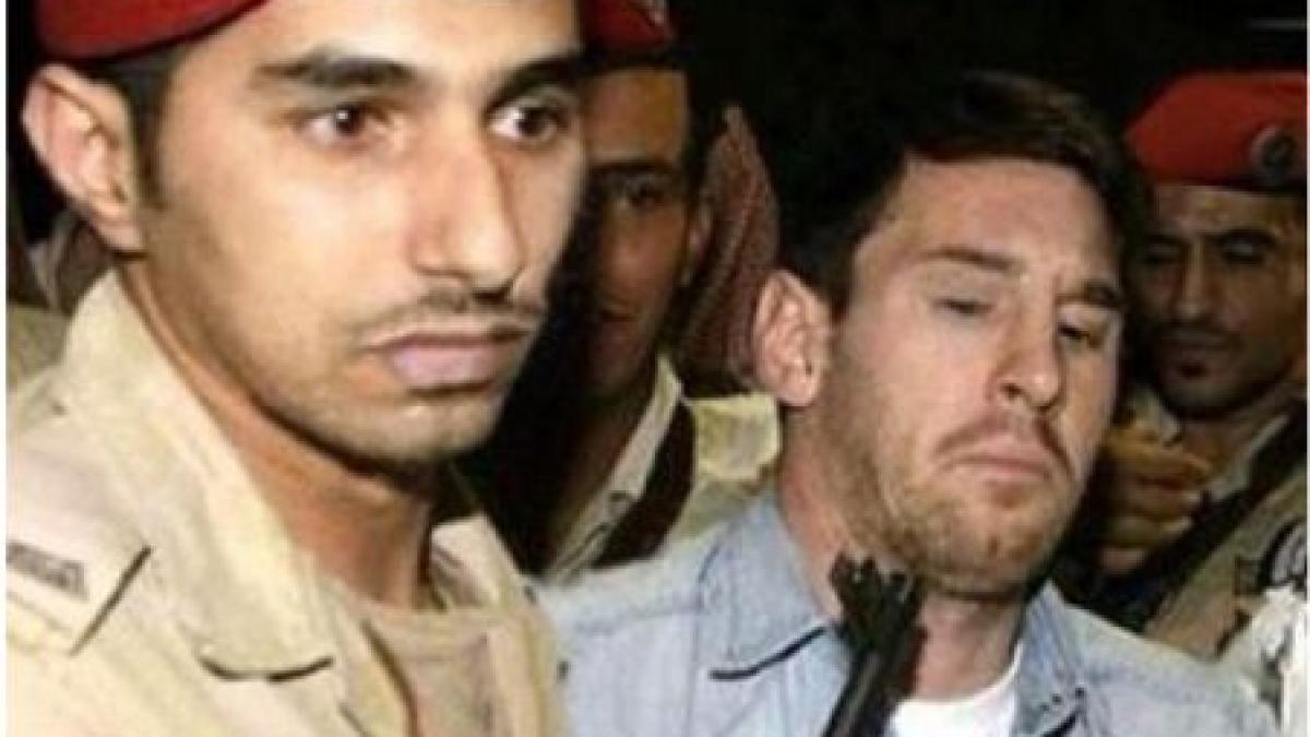 lionel messi cu mitraliera la gat pe un aeroport din arabia saudita