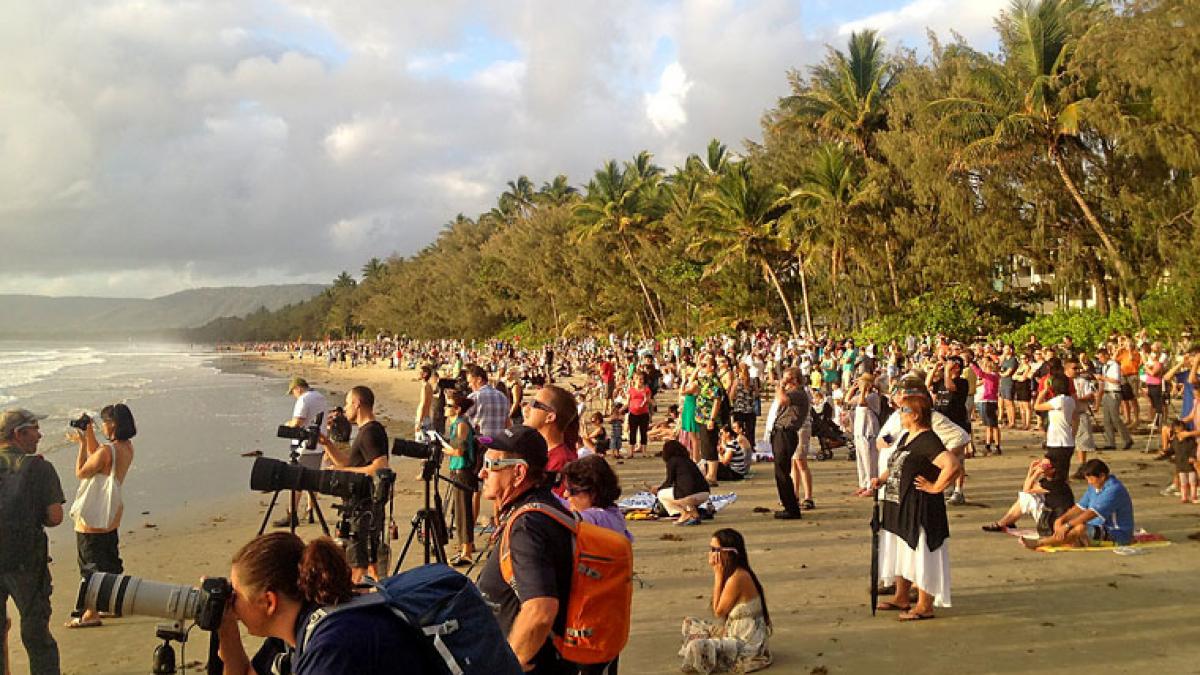 o asteptare de zece ani pentru doua minute a fost perfecta zeci de mii de oameni au privit spre