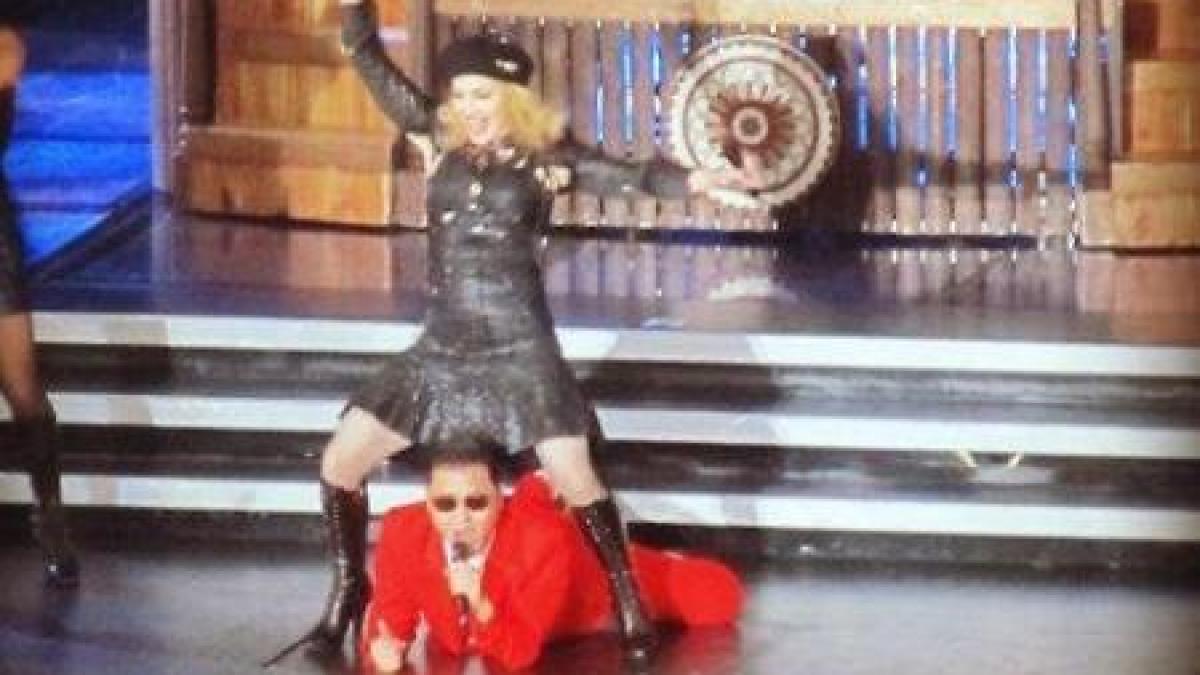 surpriza madonnei pentru new yorkezi a dansat gangnam style alaturi de psy