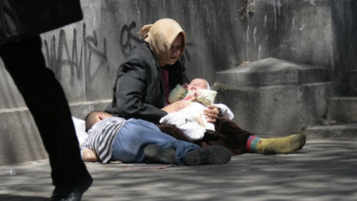 faceau bani de pe urma copilului lor de 1 an doi romani cersetori in italia au fost arestati de