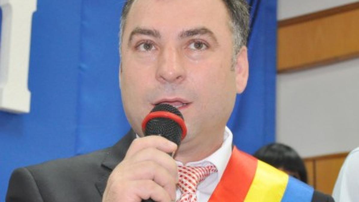 primarul din navodari retinut pentru 24 de ore acuzatiile sunt extrem de grave