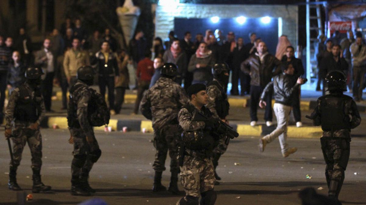 valul de violente din iordania a luat amploare a doua noapte de tulburari sociale