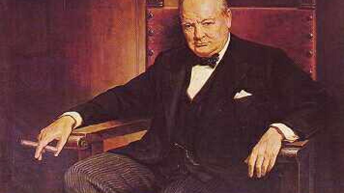 inele cu pietre pretioase si pistoale ale familiei lui winston churchill expuse in fosta casa de