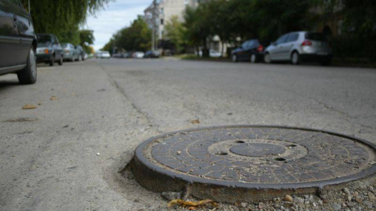 o turista franceza a cazut intr un canal neacoperit din centrul aradului