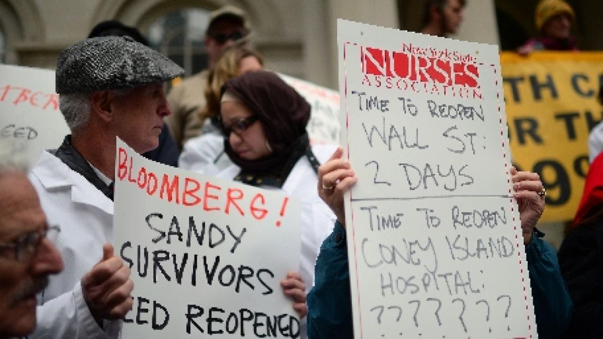 protest al medicilor in fata primariei din new york infrastructura noastra trebuie sa functioneze