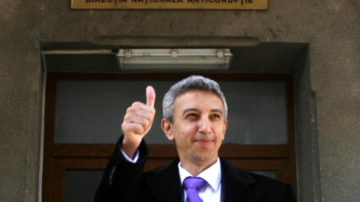 dan diaconescu huiduit la targu jiu de 200 de oameni