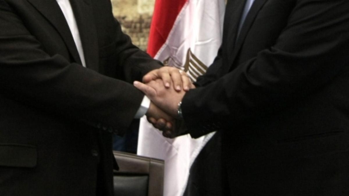 un oficial israelian a fost trimis la cairo pentru a negocia un armistitiu cu fasia gaza