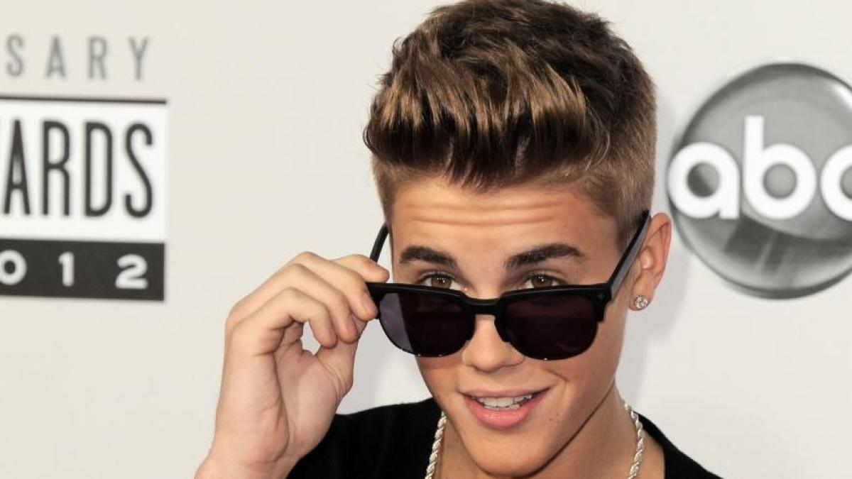 justin bieber marele castigator la american music awards tanarul megastar a plecat acasa cu cele