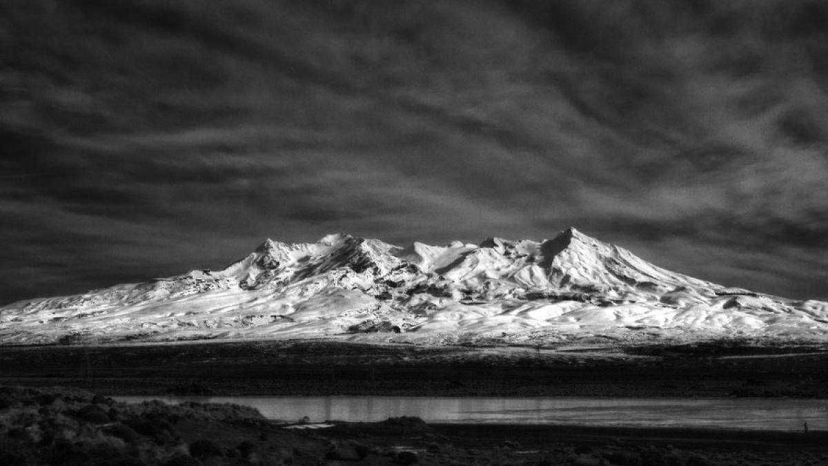 muntele apocalipsei este gata sa erupa fotoreportaj cu locul de pe terra spre care se uita toti