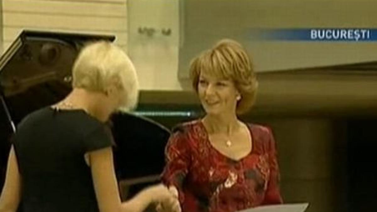 tineri artisti bursieri premiati cu diplome de catre principesa margareta la gala tinere talente