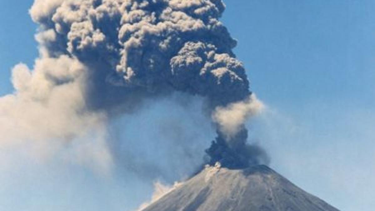 dupa un secol de liniste vulcanul tongariro a erupt cu nori de cenusa