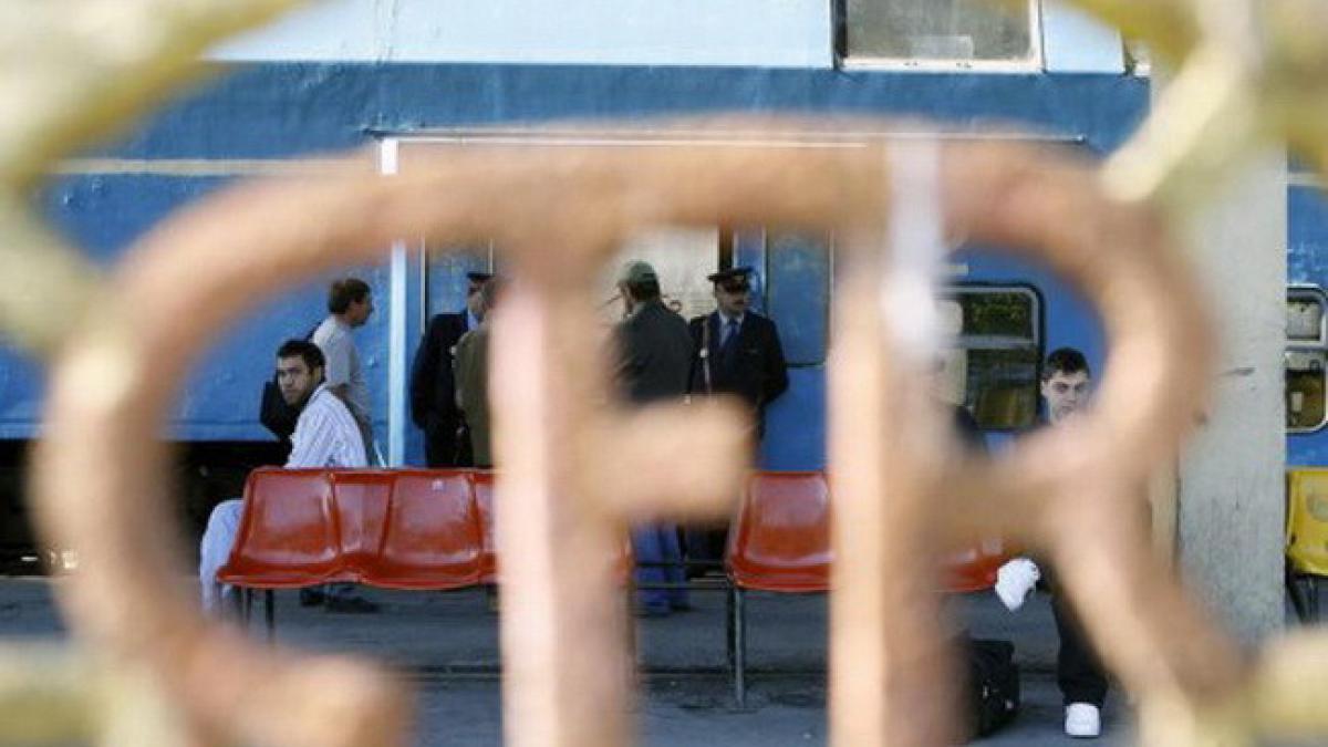 putregaiul coruptiei din cfr intins ca o plaga trei examinatori prinsi in timp ce luau mita 3000 de