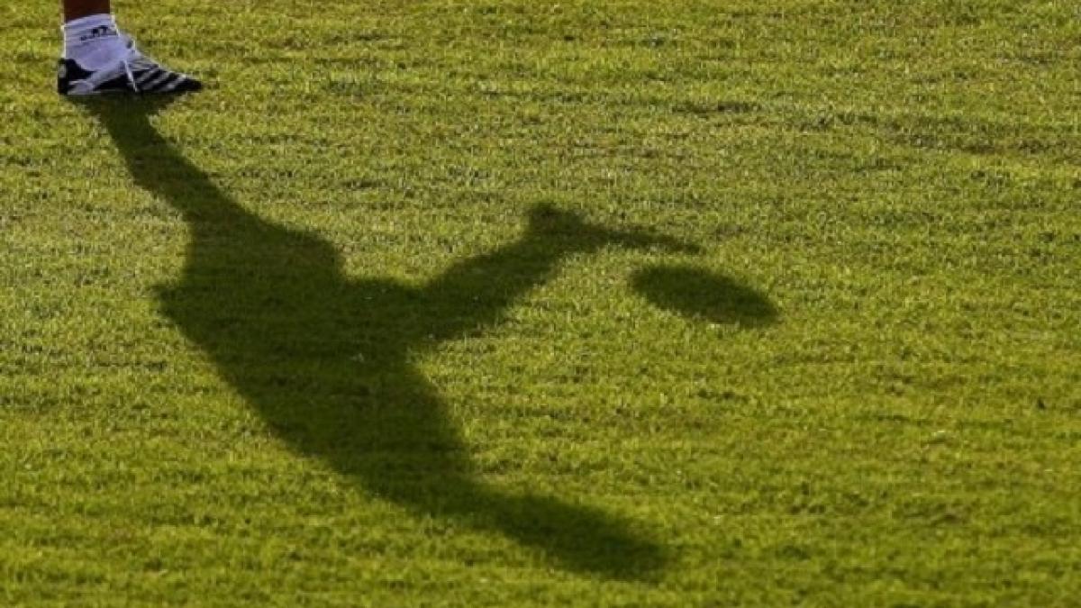 meci de fotbal caritabil intre preotii catolici si imamii din bosnia