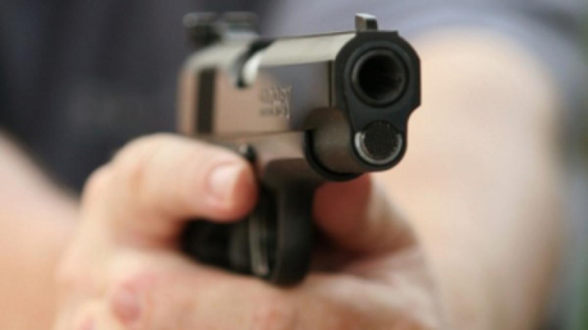 o cearta pe facebook le poate schimba viitorul unul din ei a ajuns la spital impuscat