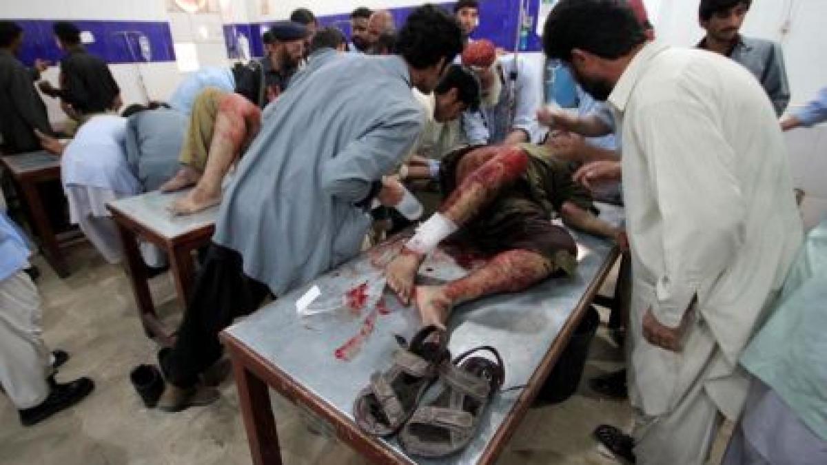 pakistan peste 16 morti si 32 de rarniti intr un atentat sinucigas