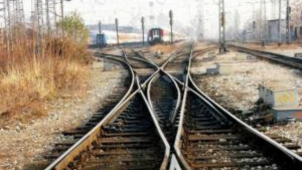 un roman din italia a incercat sa se sinucida aruncandu se in fata trenului