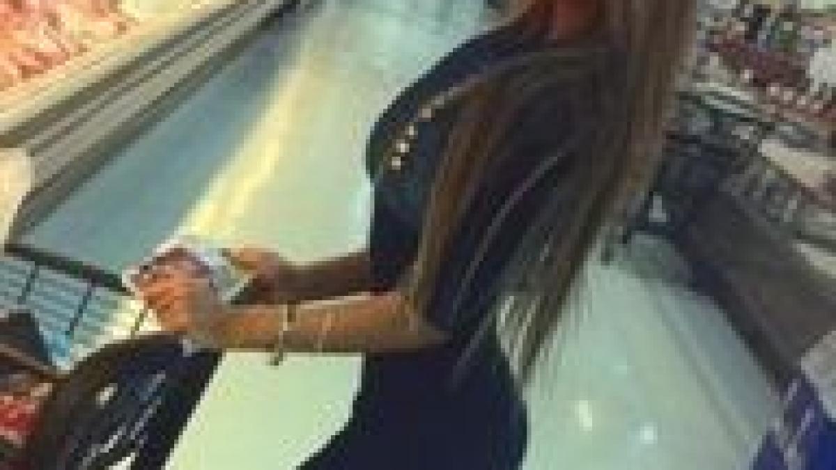 a mers la cumparaturi si nu credea ca o sa i se intample asta de ce au vrut barbatii sa ii faca poza