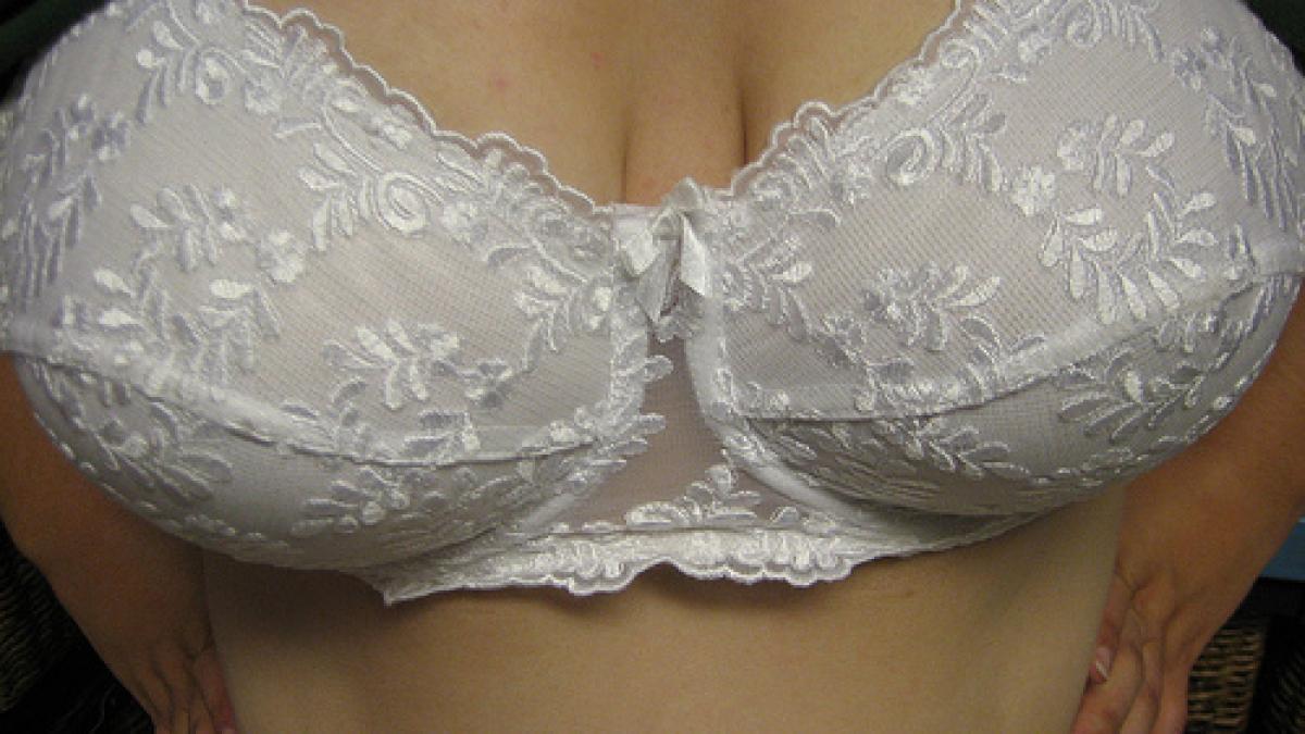 ascundea aproape 8 kg de cocaina in sutien