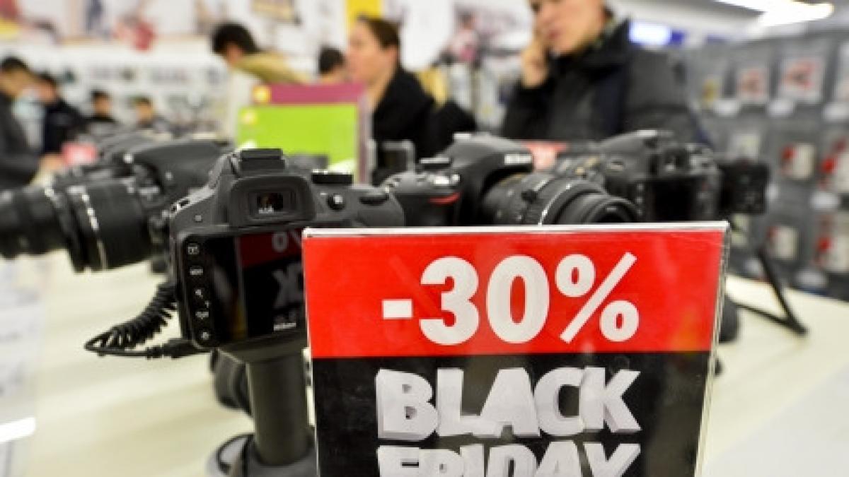 black friday in sua succes marcat de greve amenintari cu pistolul si batai izbucnite in mall