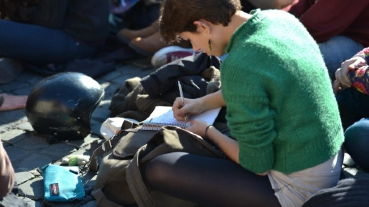 mii de italieni au manifestat impotriva distrugerii scolii publice