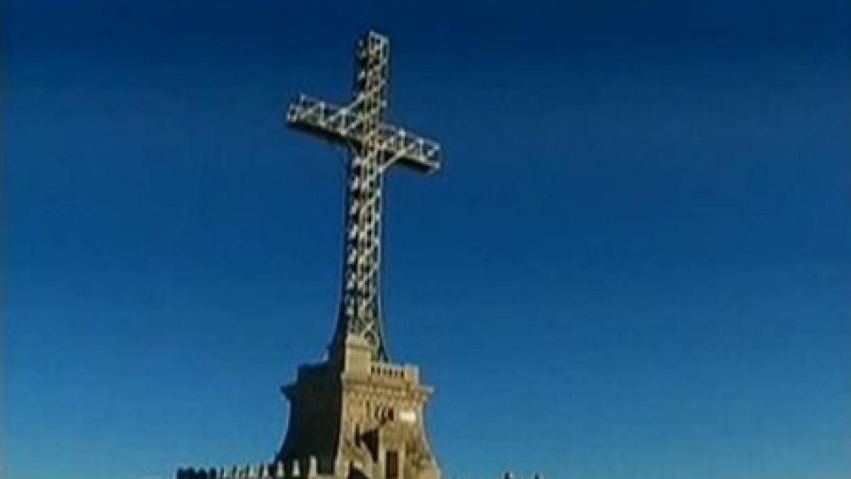 dati un ban pentru caraiman singurul monument produs din acelasi material ca turnul eiffel