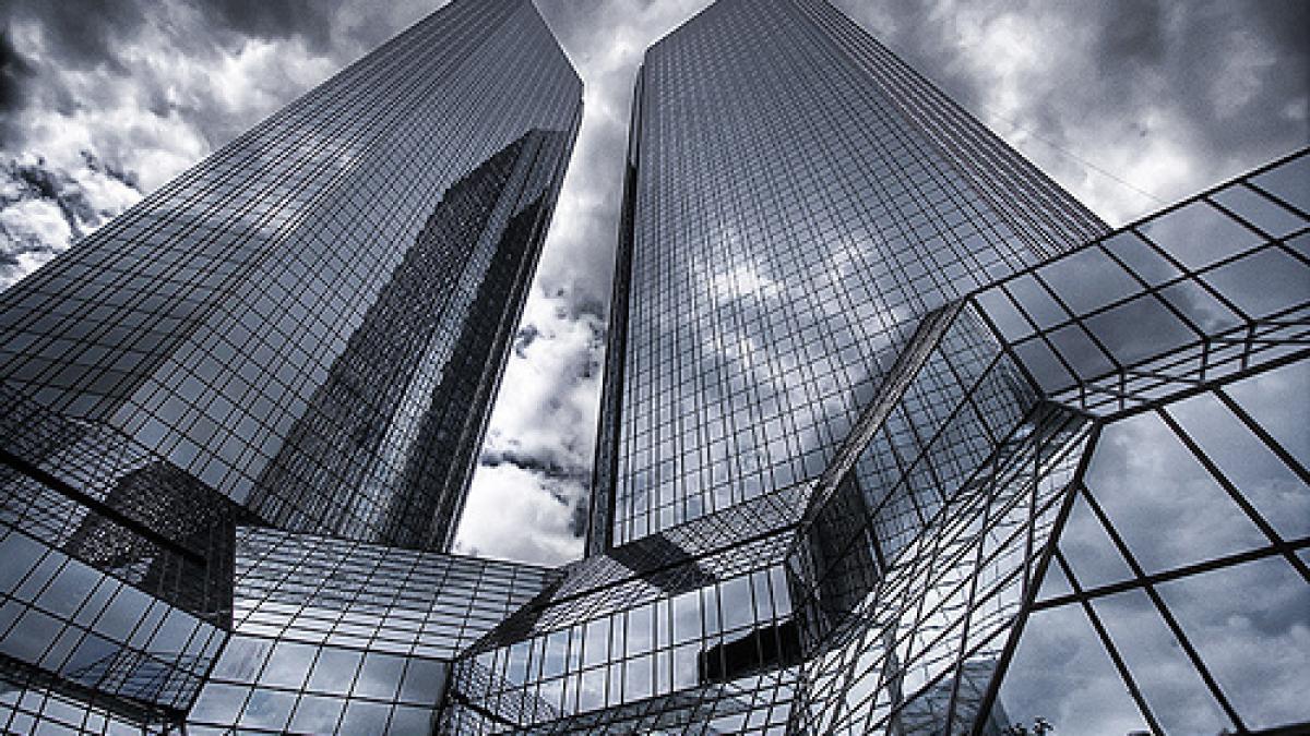 un director al deutsche bank se plange ca lumea il evita la petreceri cand afla cu ce se ocupa