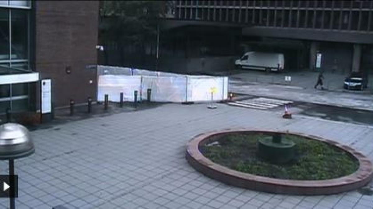 imagini in premiera de la atentatul din oslo breivik parcand camioneta capcana si explozia ce a