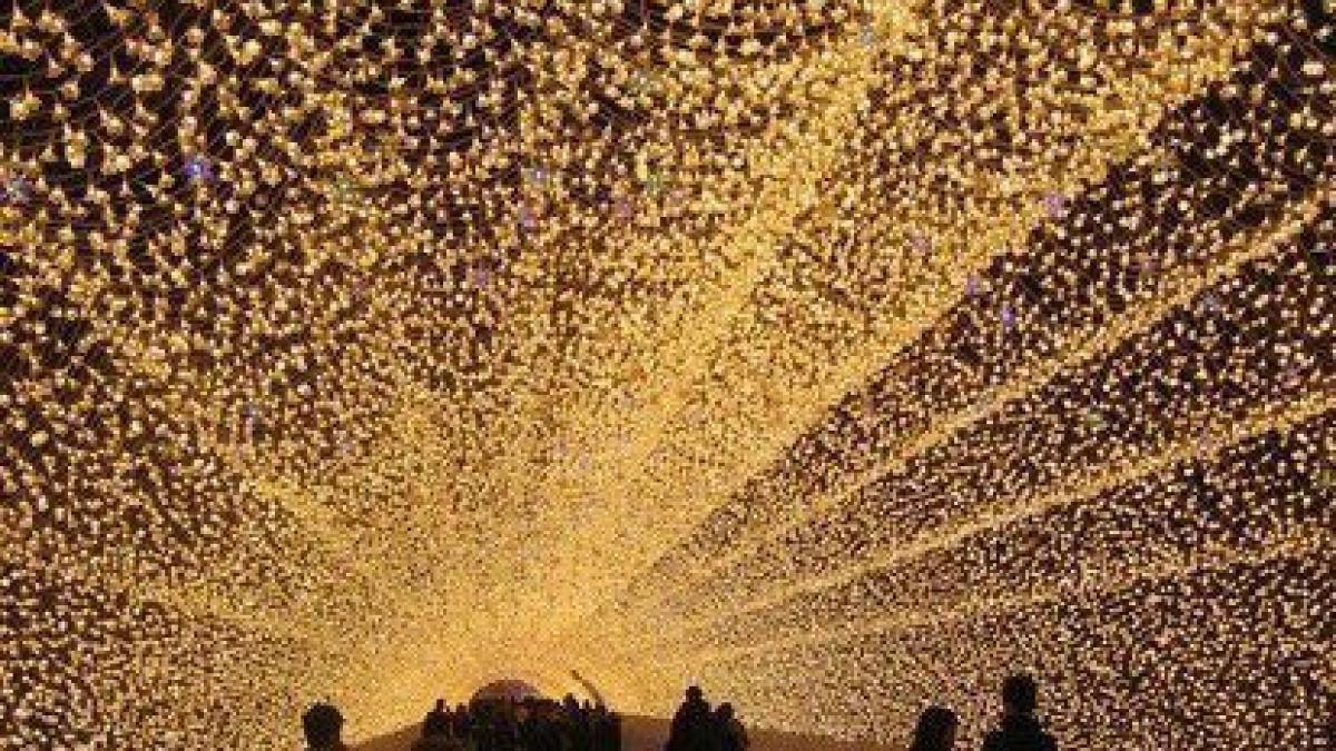 tunelul luminilor imaginea reala care fascineaza mii de oameni unde a fost facuta fotografia