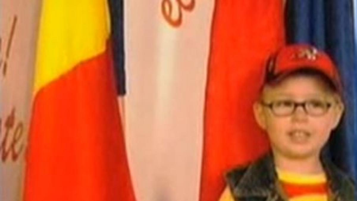 drapelul romaniei merita purtat in sufletele noastre indiferent de varsta aproape 10 mii de romani