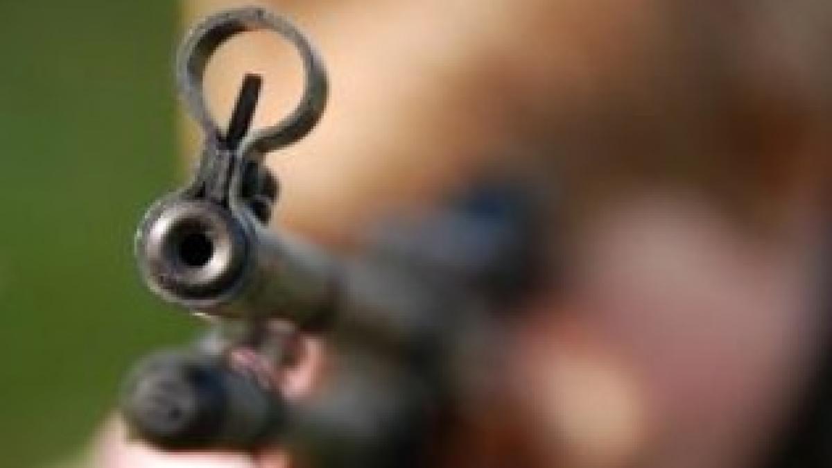 roman ranit intr un schimb de focuri la roma agresorul este cautat de politisti