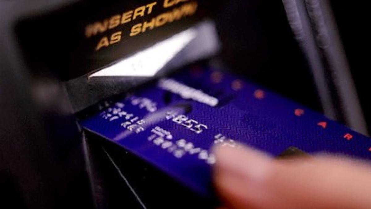 un roman din marea britanie a furat codurile pin a 9 000 de carduri