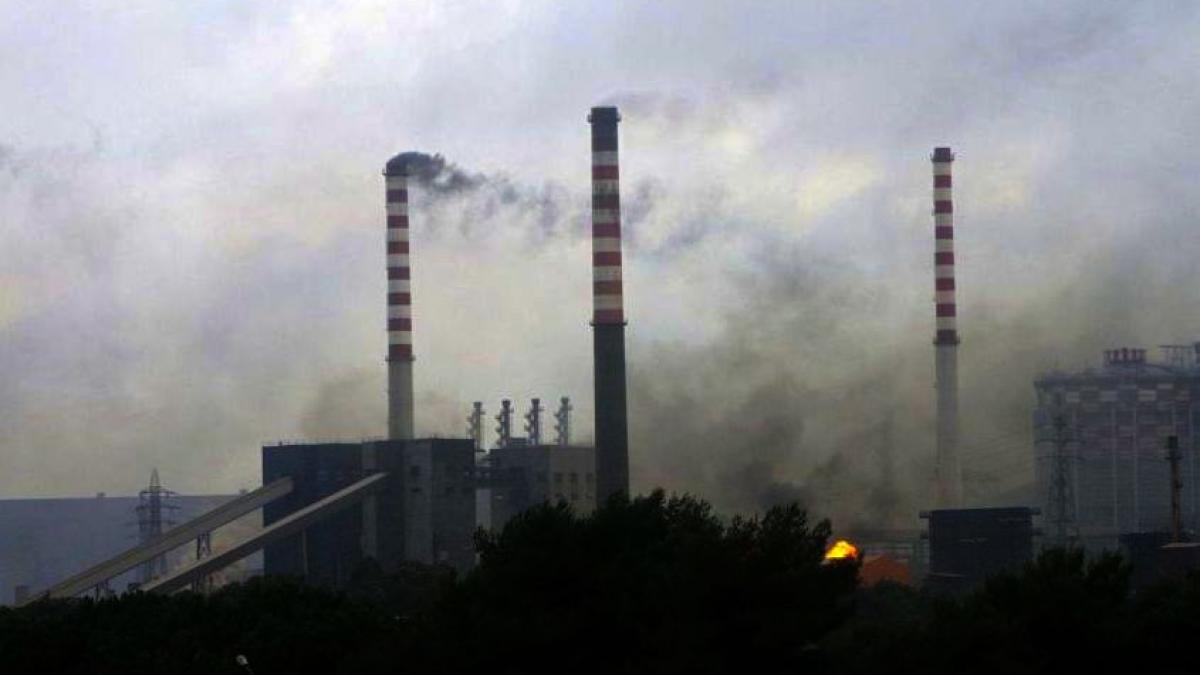 fenomenul care i a ingrozit pe italieni cea mai mare fabrica de otel din europa lovita in plin