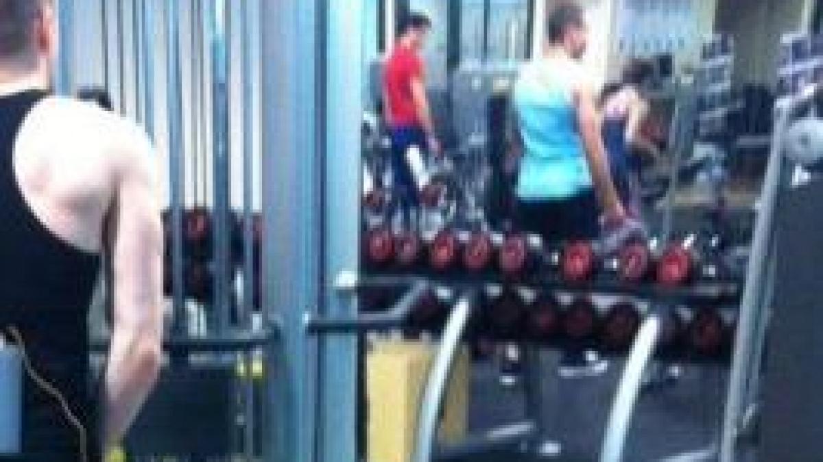 n a mai calcat la sala dupa ce pe internet a aparut in poza asta prietenii i au spus ca tehnologia