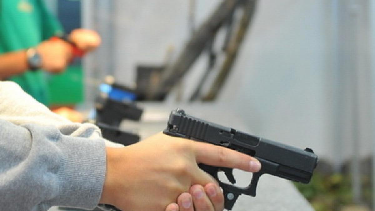 orasul pistolarilor un alt sofer nervos si a facut loc in trafic cu arma a tras pana cand i s a