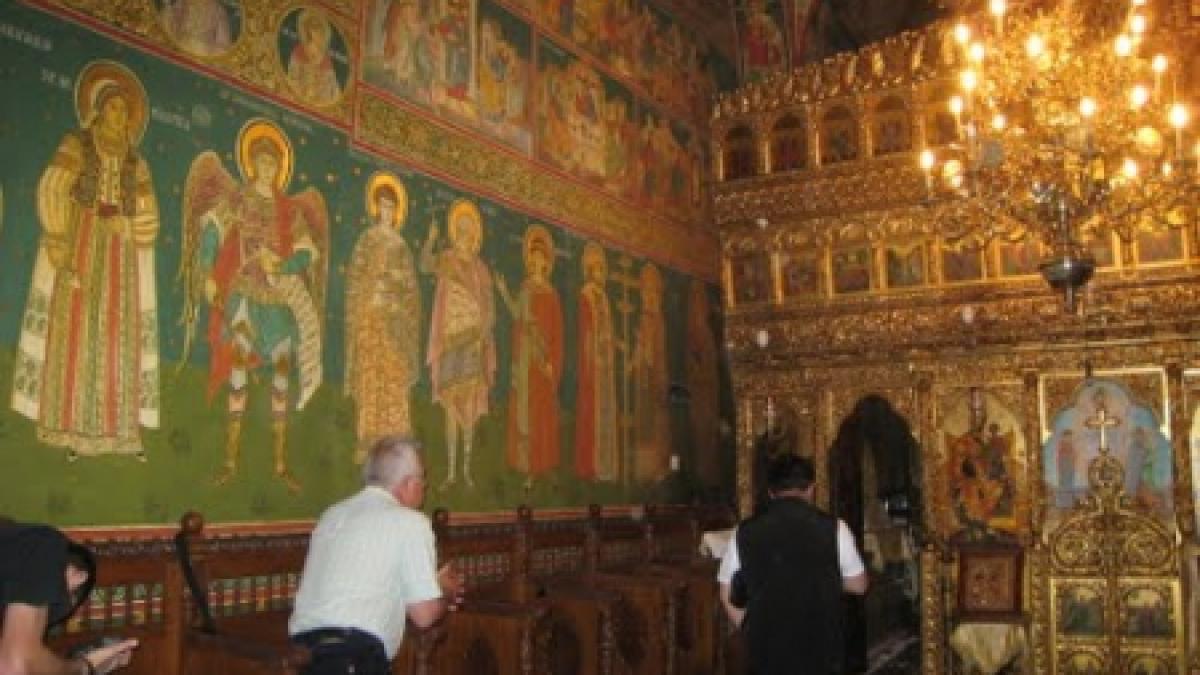 s a furat candelabrul unei biserici din suceava hotii nu au fost prinisi