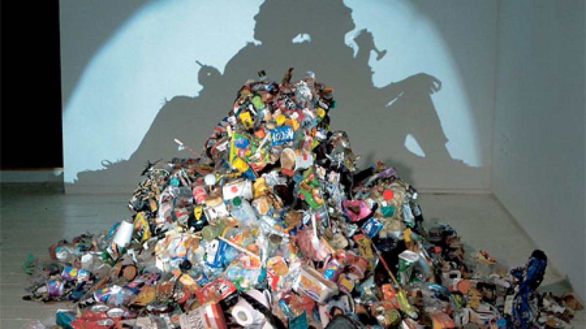 arta in gunoaie umbre si sex vezi creatiile celor mai scandalosi artisti ai momentului