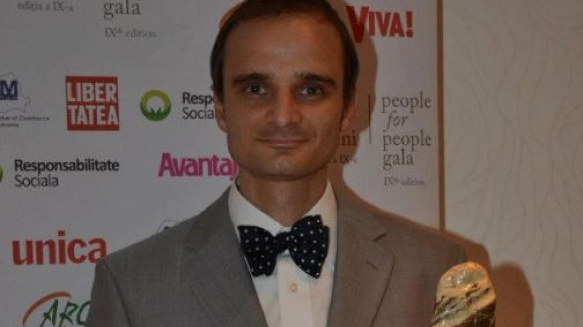 gesturi mici care valoreaza enorm omul care aduce zambetul pe fetele copiilor