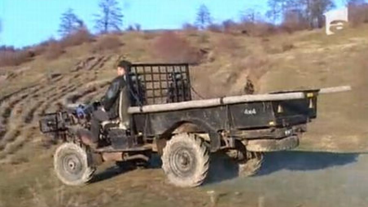 Nici căruţă, nici tractor. Traşcaleta, "hibridul 4x4" extrem de popular într-o comună din Argeş